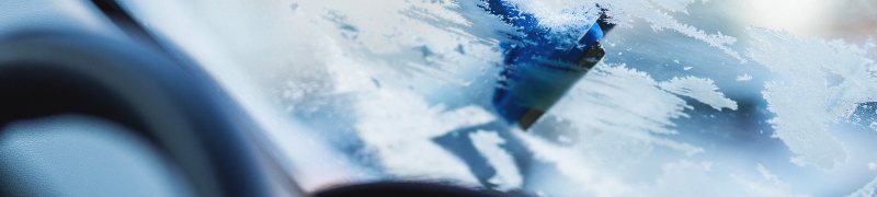 Kylmäkäynnistys ja auton akku ovat ongelmallinen pari, sillä kylmäkäynnistykseen vaaditaan akulta tarvittavan suuri virta. Jos akku ei anna tarpeeksi virtaa, voi auto jäädä hankeen kylmällä. 