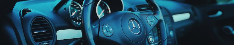 Auton sisäpesut voi saada noin 100 euroon automallista riippuen. Muita auton sisäpesun hintaan liittyviä asioita ovat auton kunto ja autopesula. 